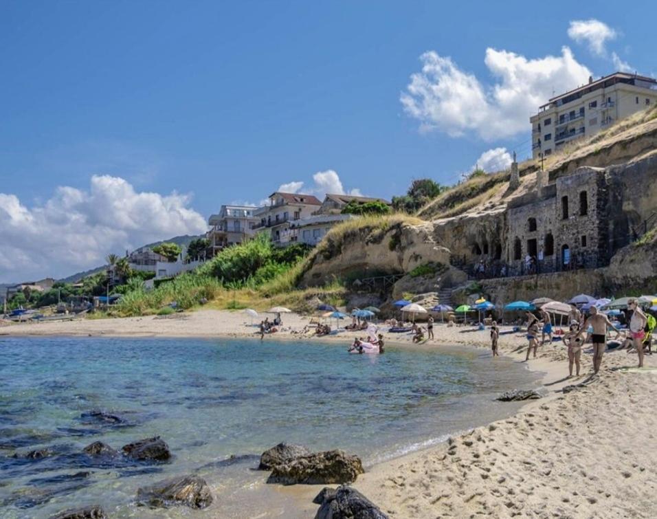 Casa Di Giorgio-Fronte Spiaggia Pizzo  Exteriör bild