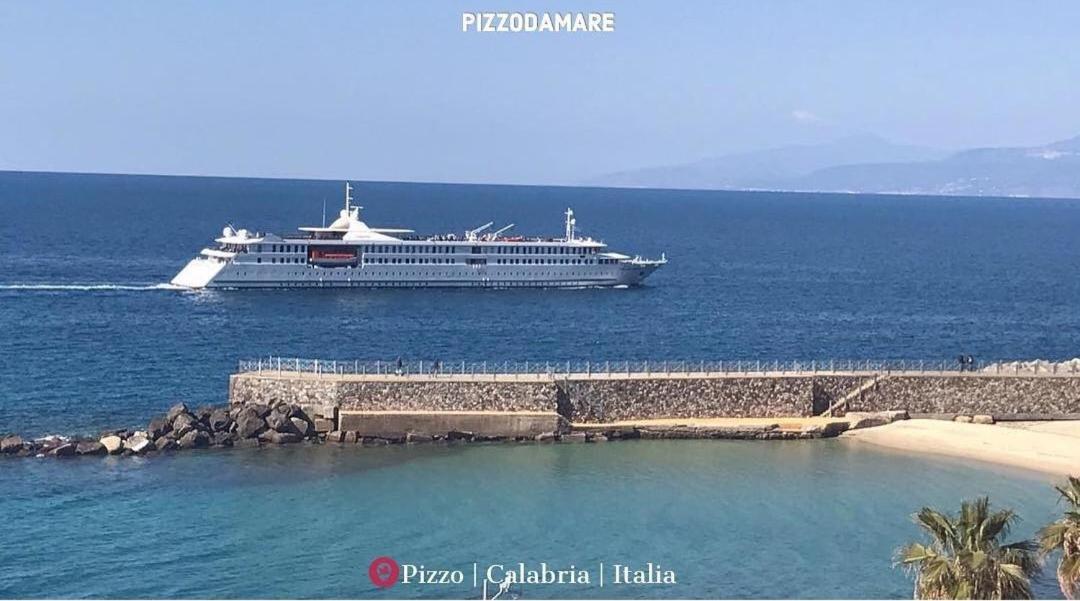 Casa Di Giorgio-Fronte Spiaggia Pizzo  Exteriör bild